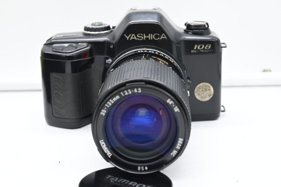 Yashica 108 MP con Tamron 35/135 mm f 3,5-4,5