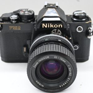 Nikon FM2 con Nikkor 35/70